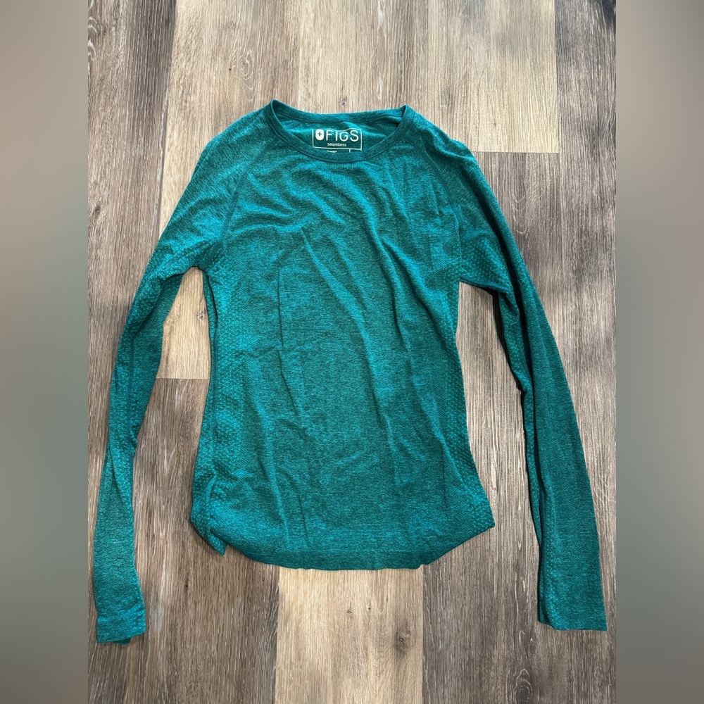 figs performance underscrub top